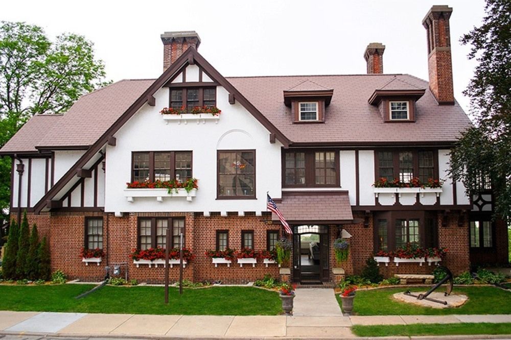 Lochnaiar Inn Racine Exterior photo